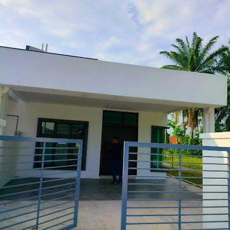 Aiman'S Rose Homestay Teluk Panglima Garang Dış mekan fotoğraf