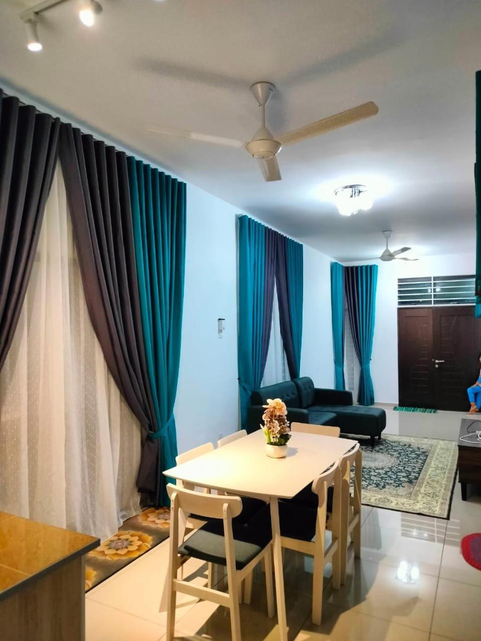 Aiman'S Rose Homestay Teluk Panglima Garang Dış mekan fotoğraf